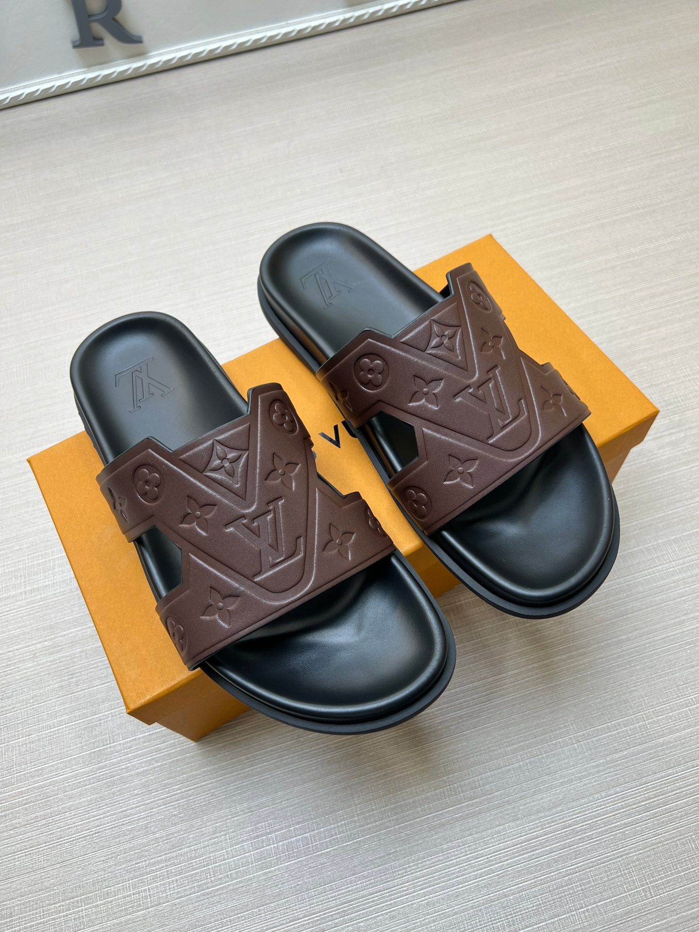 Z5ZE66 Popular slippers