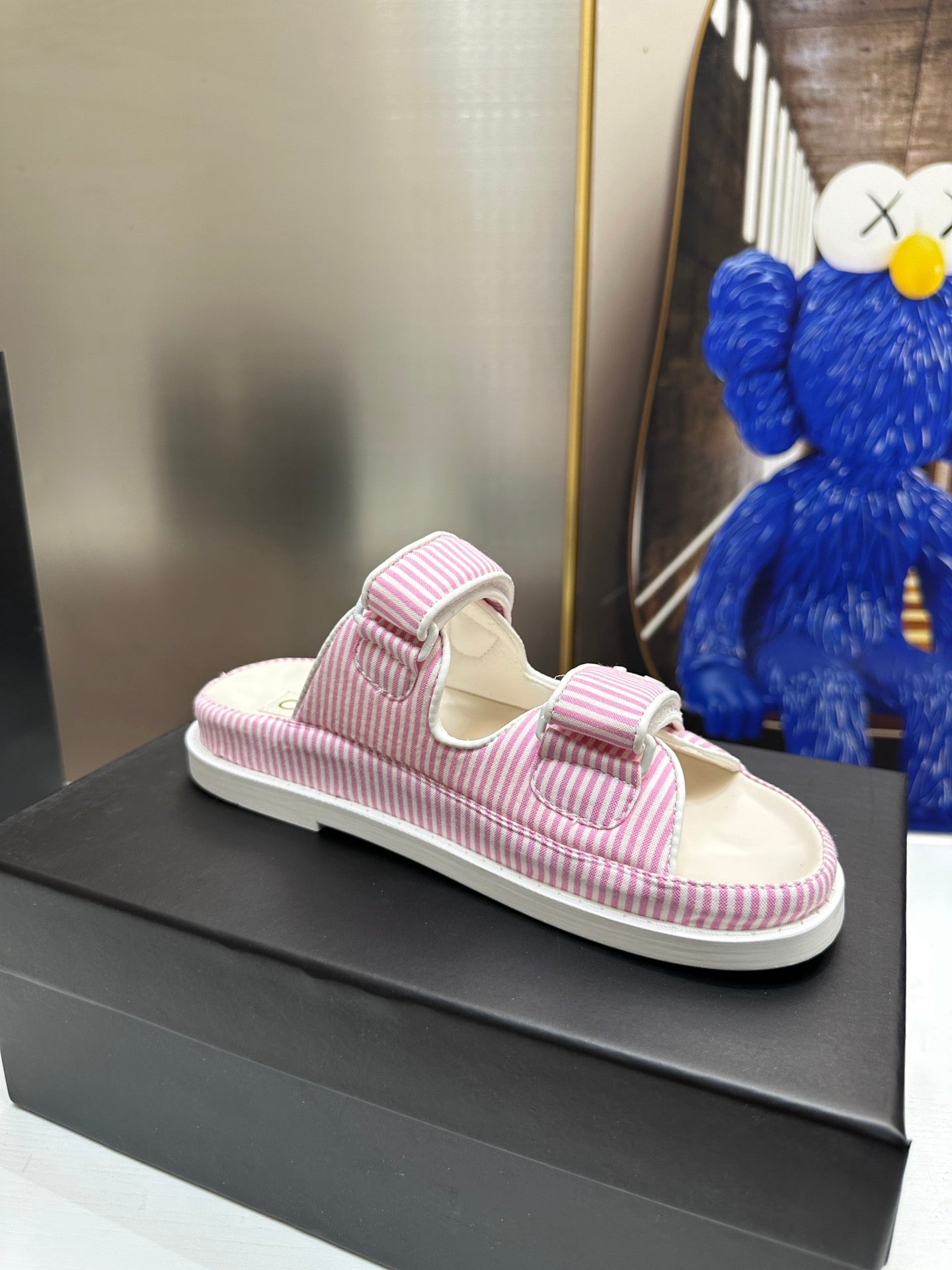 Z1R45C1  Popular sandals