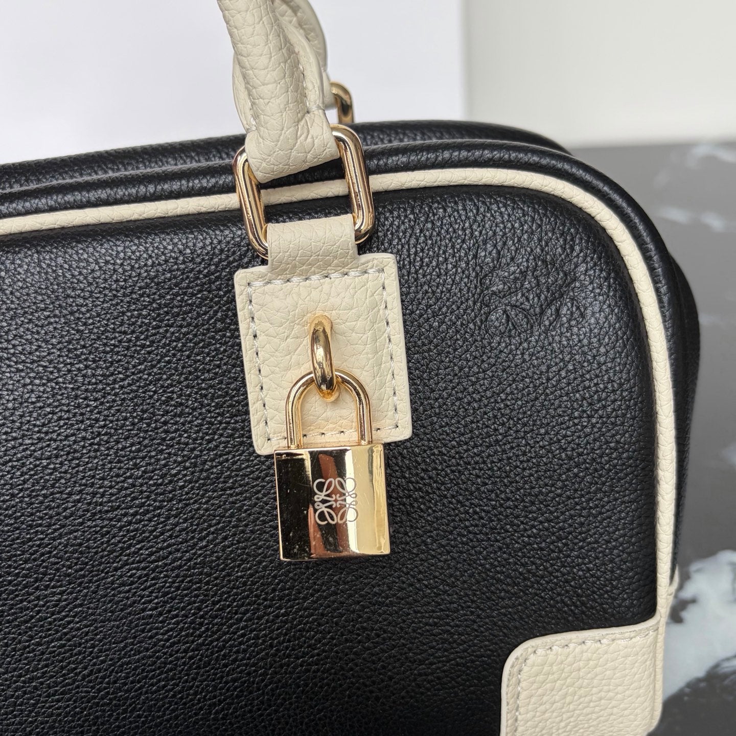 B1R66A12 Popular leather bag