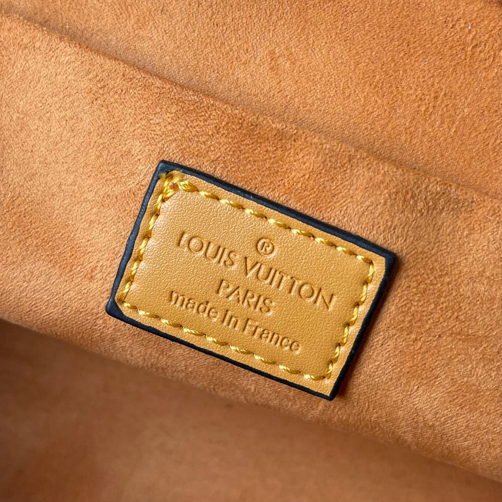 B1P46E95 Popular leather bag