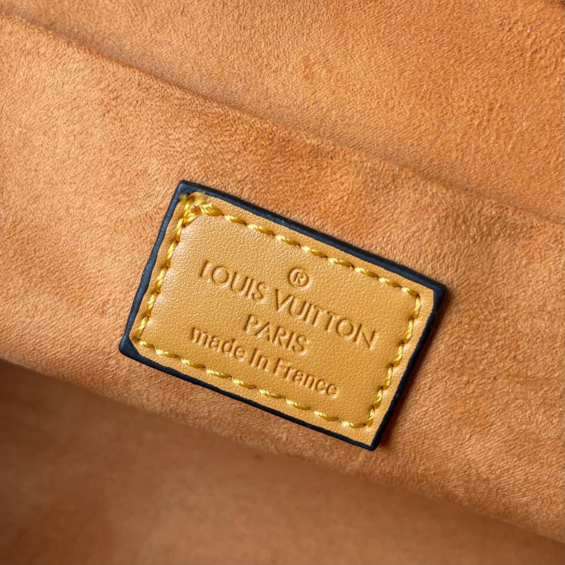 B1P46E95 Popular leather bag