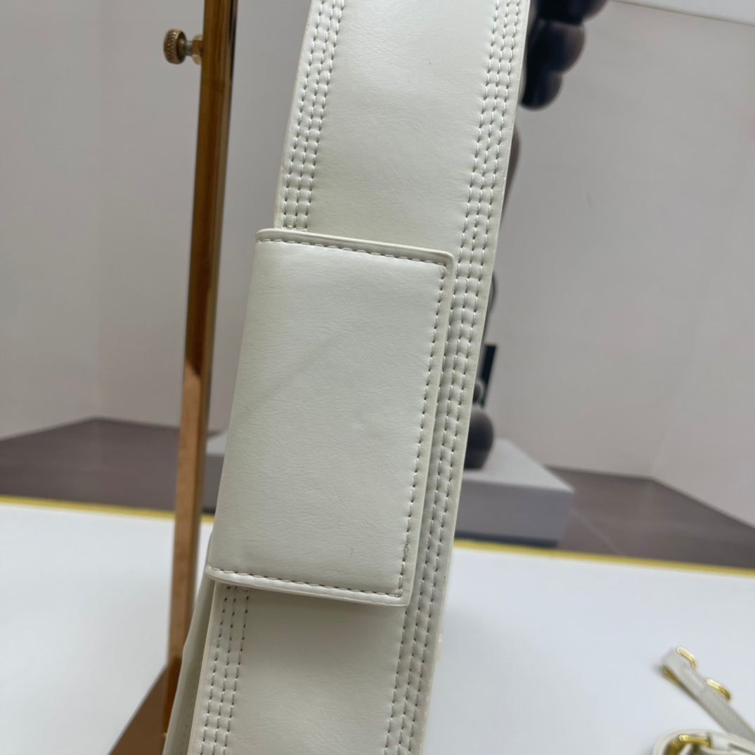B1P36A33 Popular leather bag