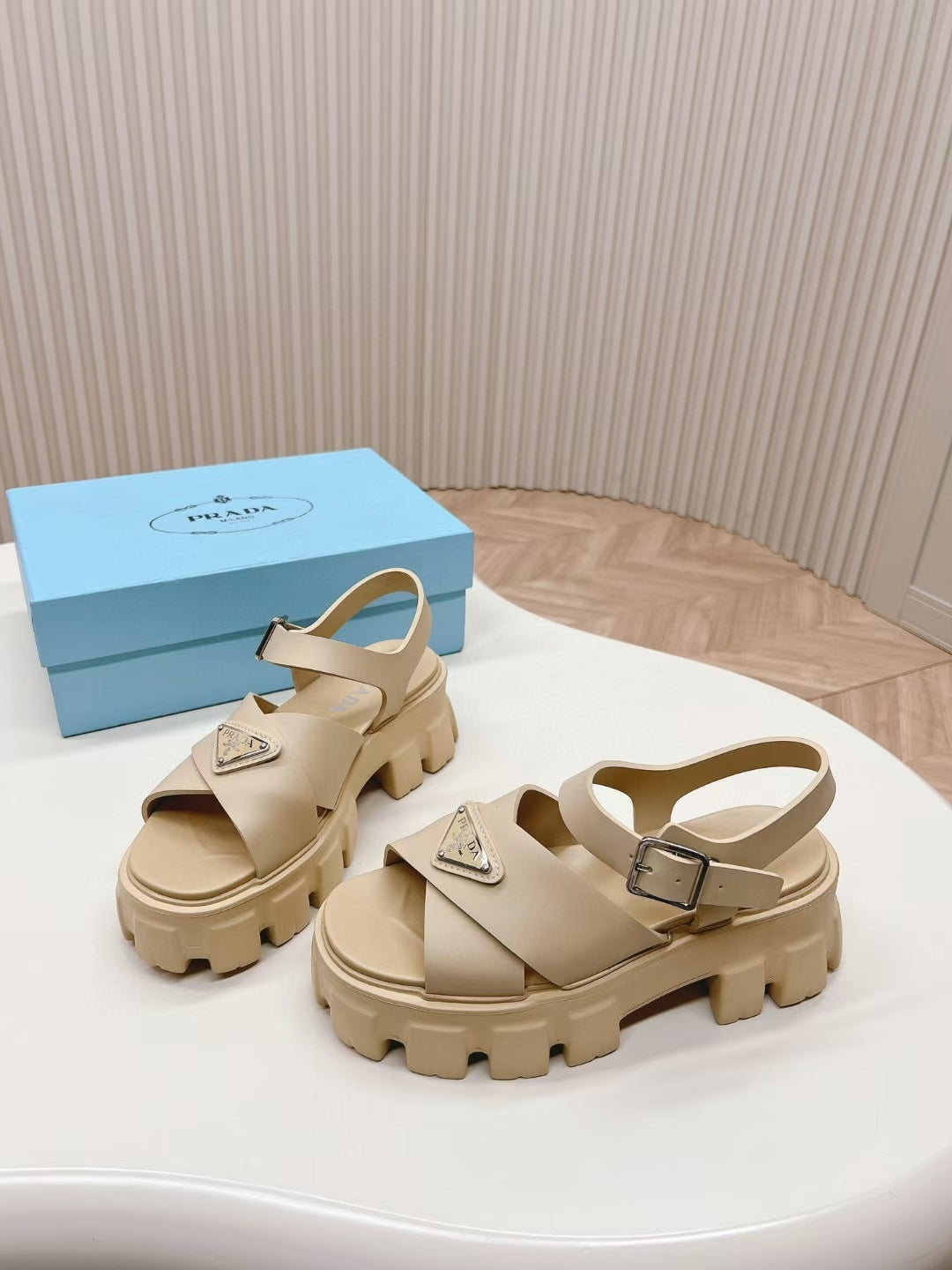 ZPX76P4 Popular sandals