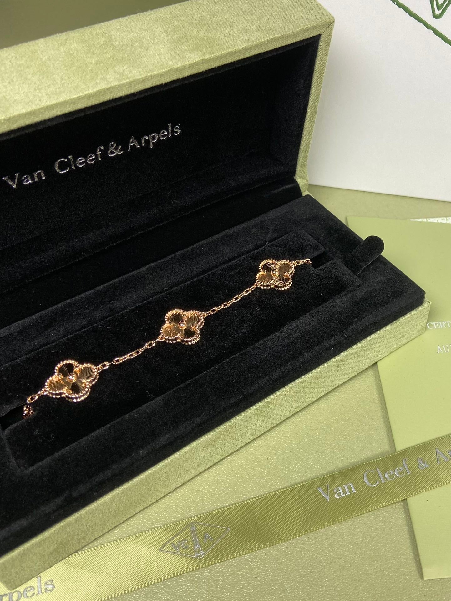 X5X94VA181K  Popular bracelets  5 flowers normal size1.5cm flower