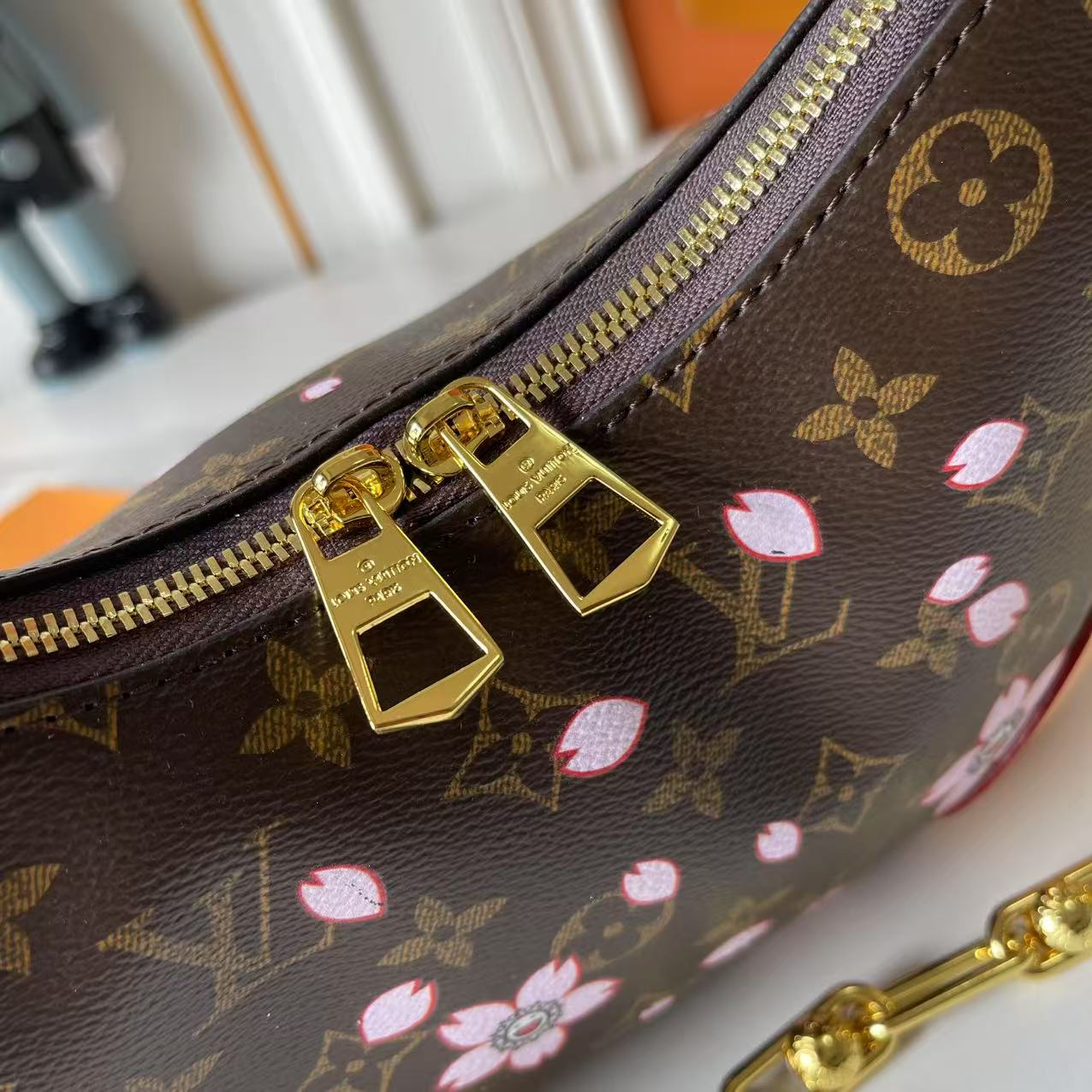 B1R76E01 Popular leather bag