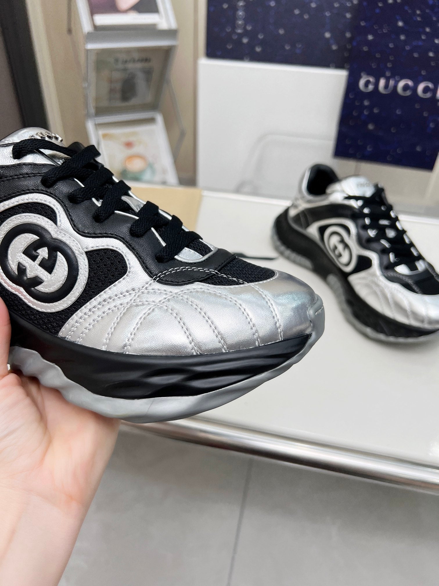 Z2Q95B172  Popular high-quality Shoes