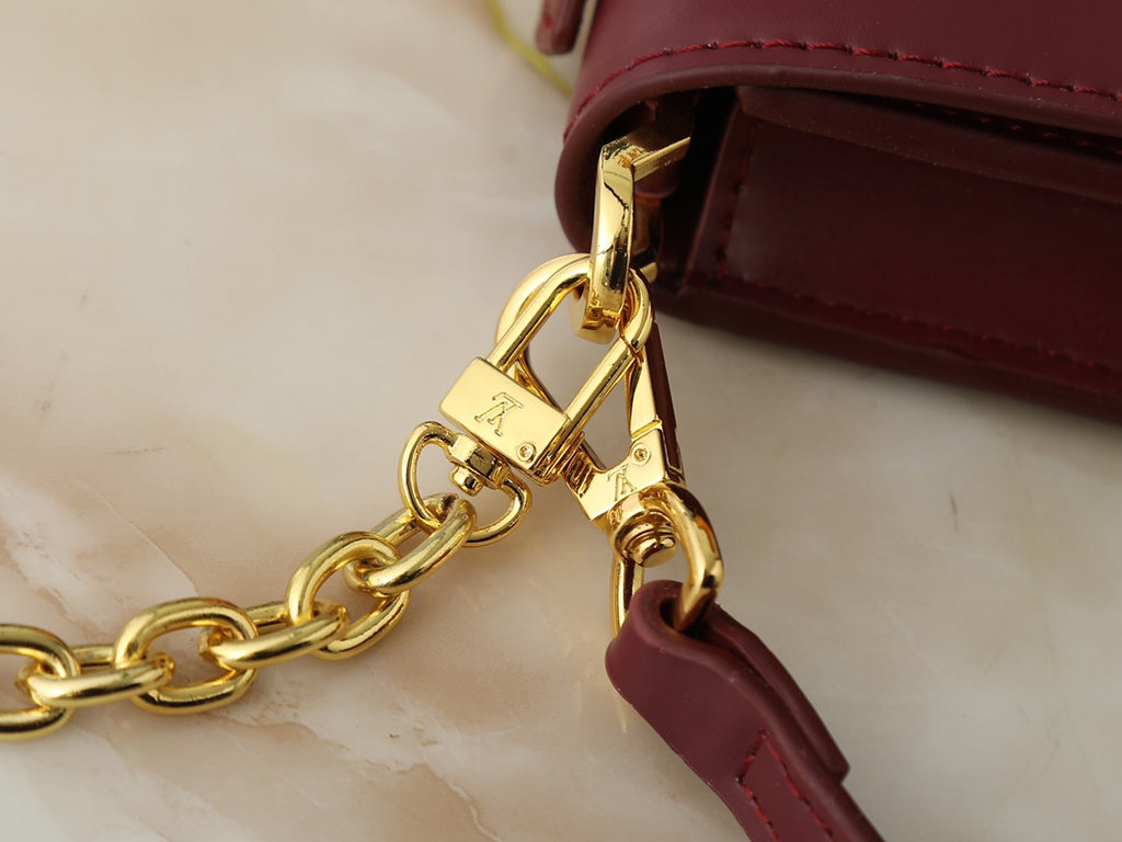 B1R15E145 Popular leather bag