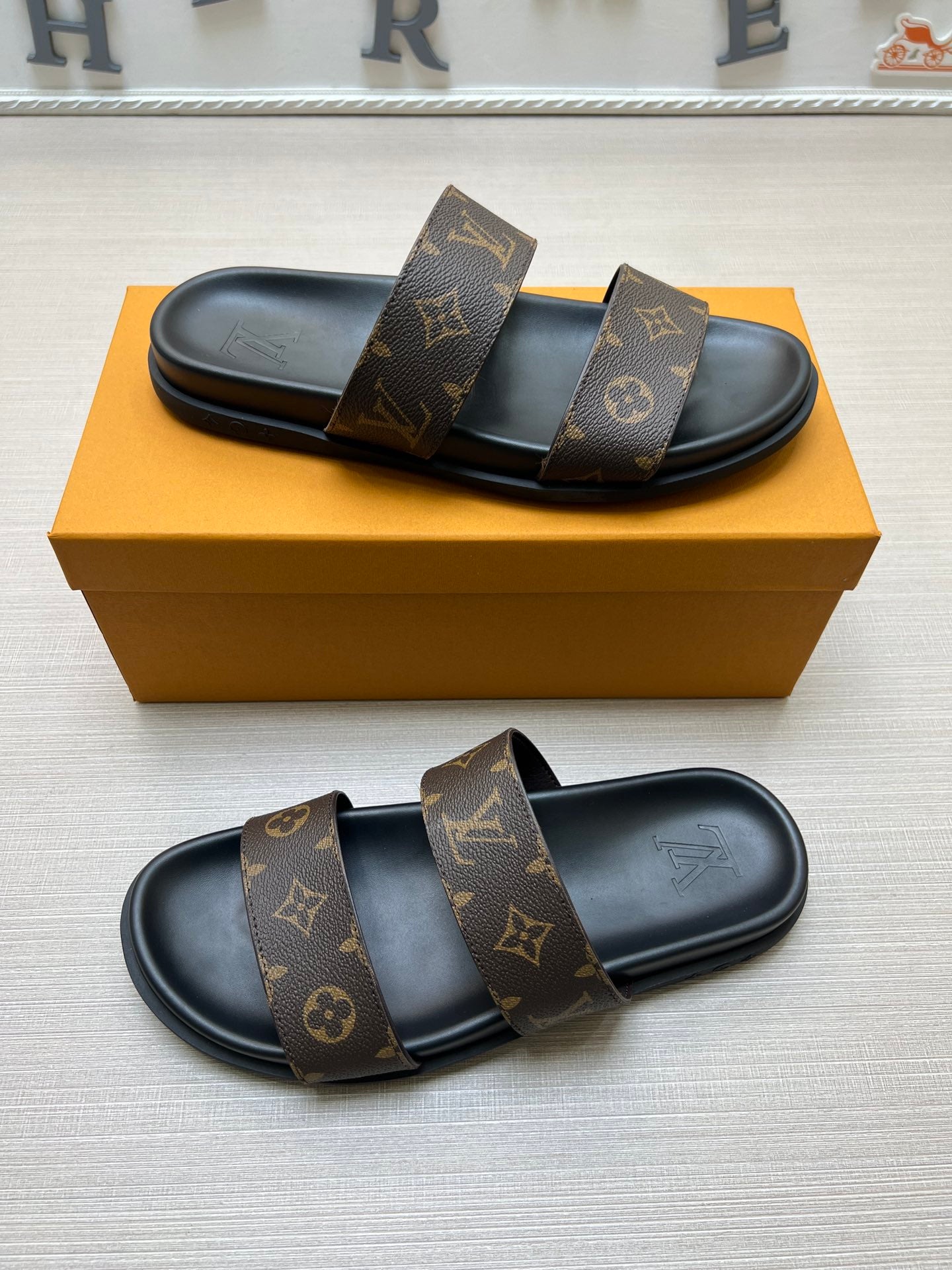 Z5ZE57 Popular slippers