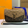 B1X51E113 Popular leather bag 