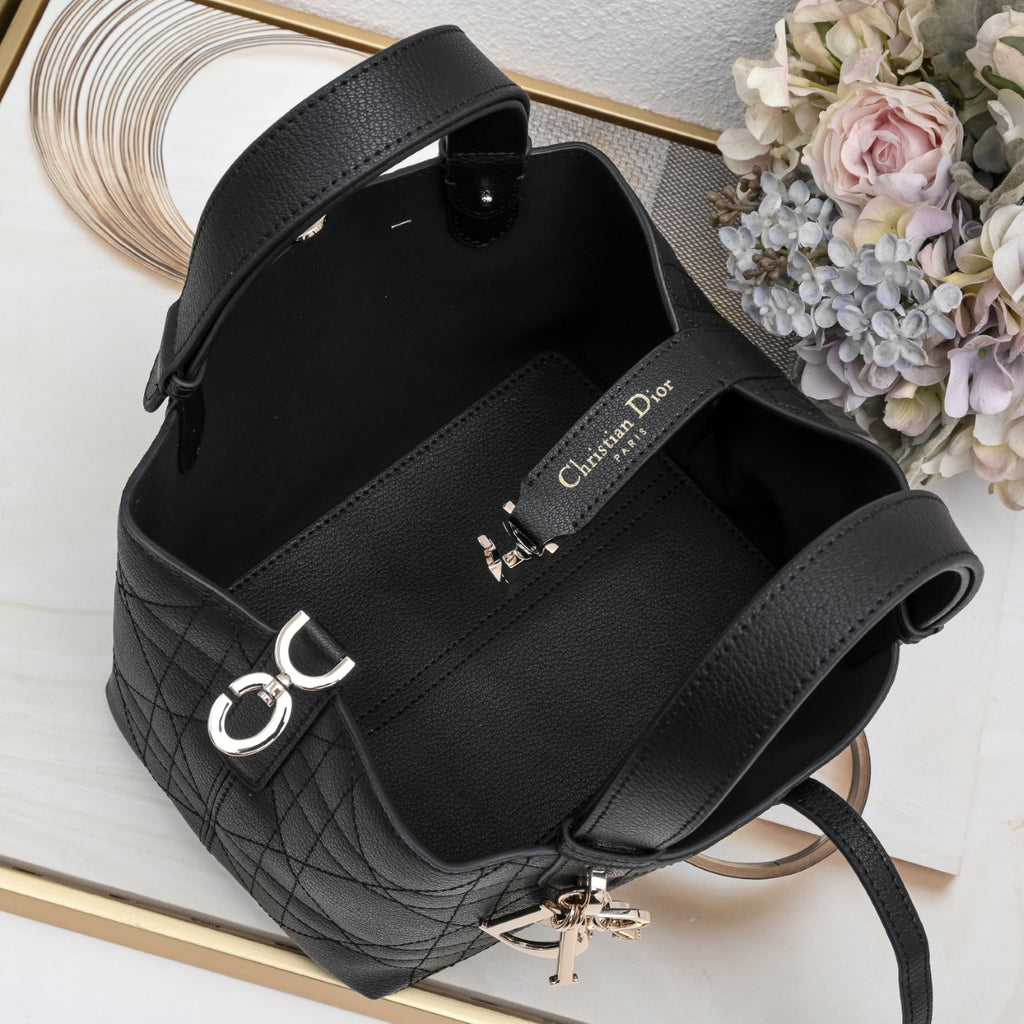 B1R76D42 Popular leather bag