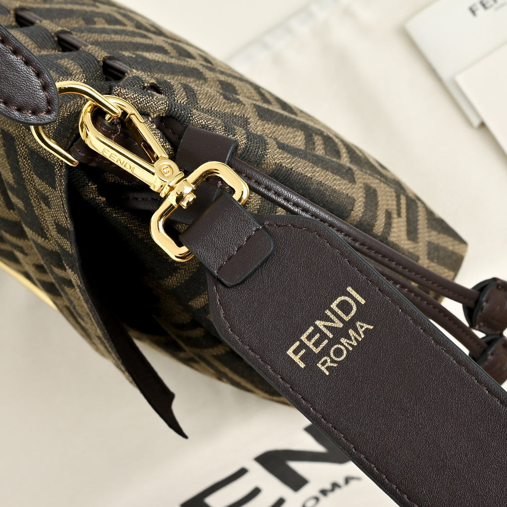 B1P36F106 Popular leather bag