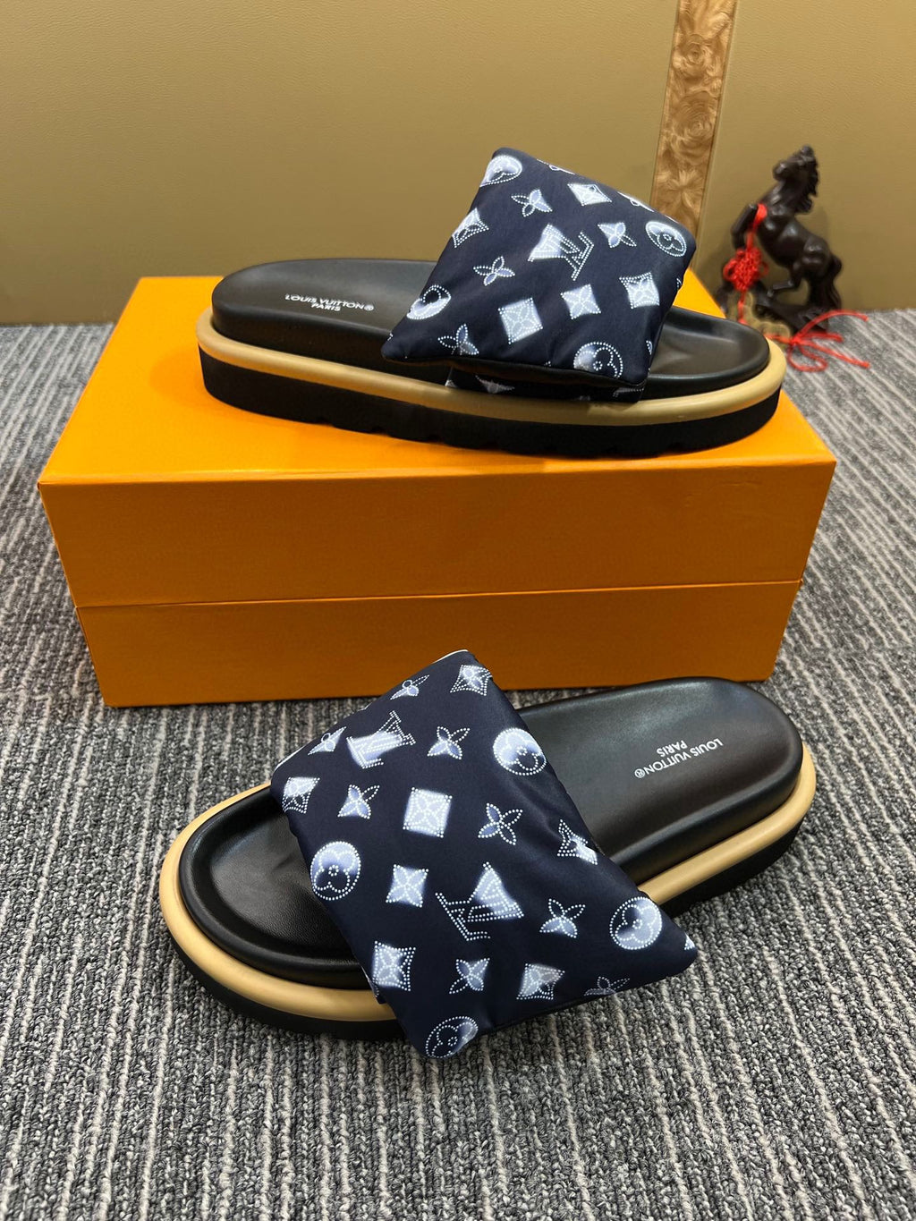 Z5XE118 Popular leather quality Slippers