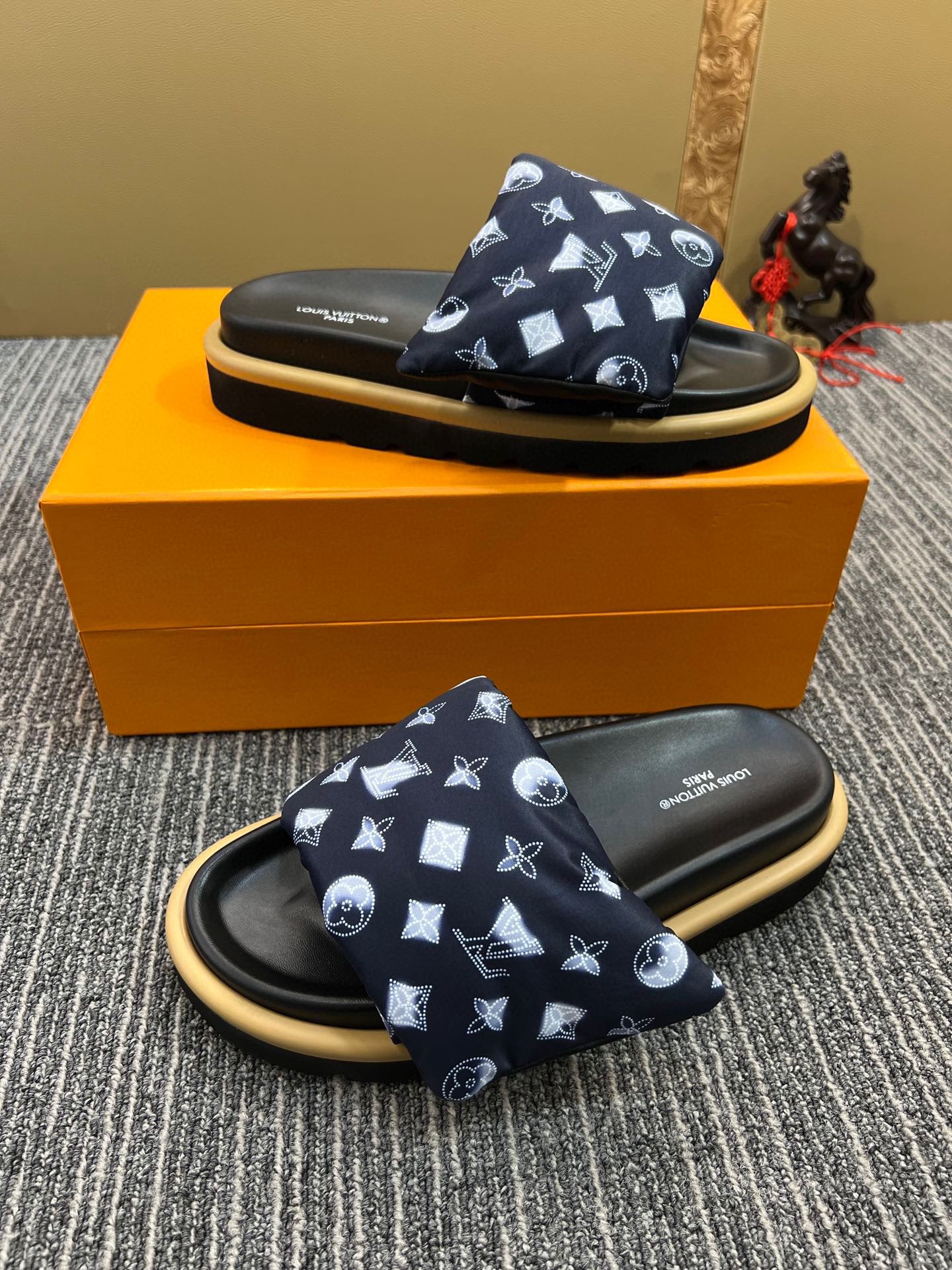 Z5XE118 Popular leather quality Slippers