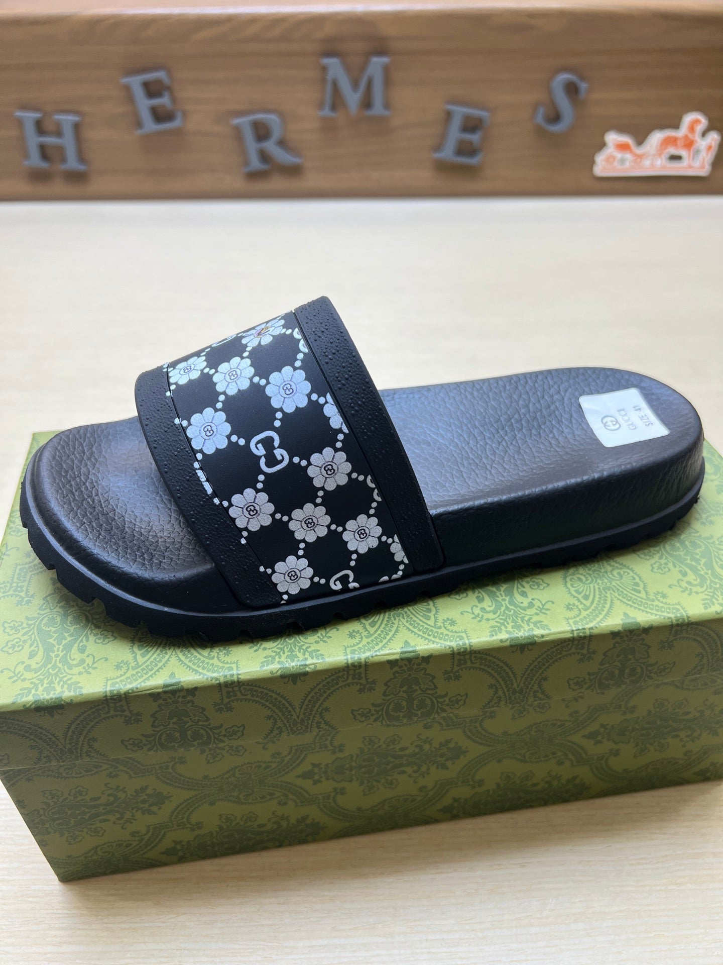 Z5R66B25 Popular Slippers