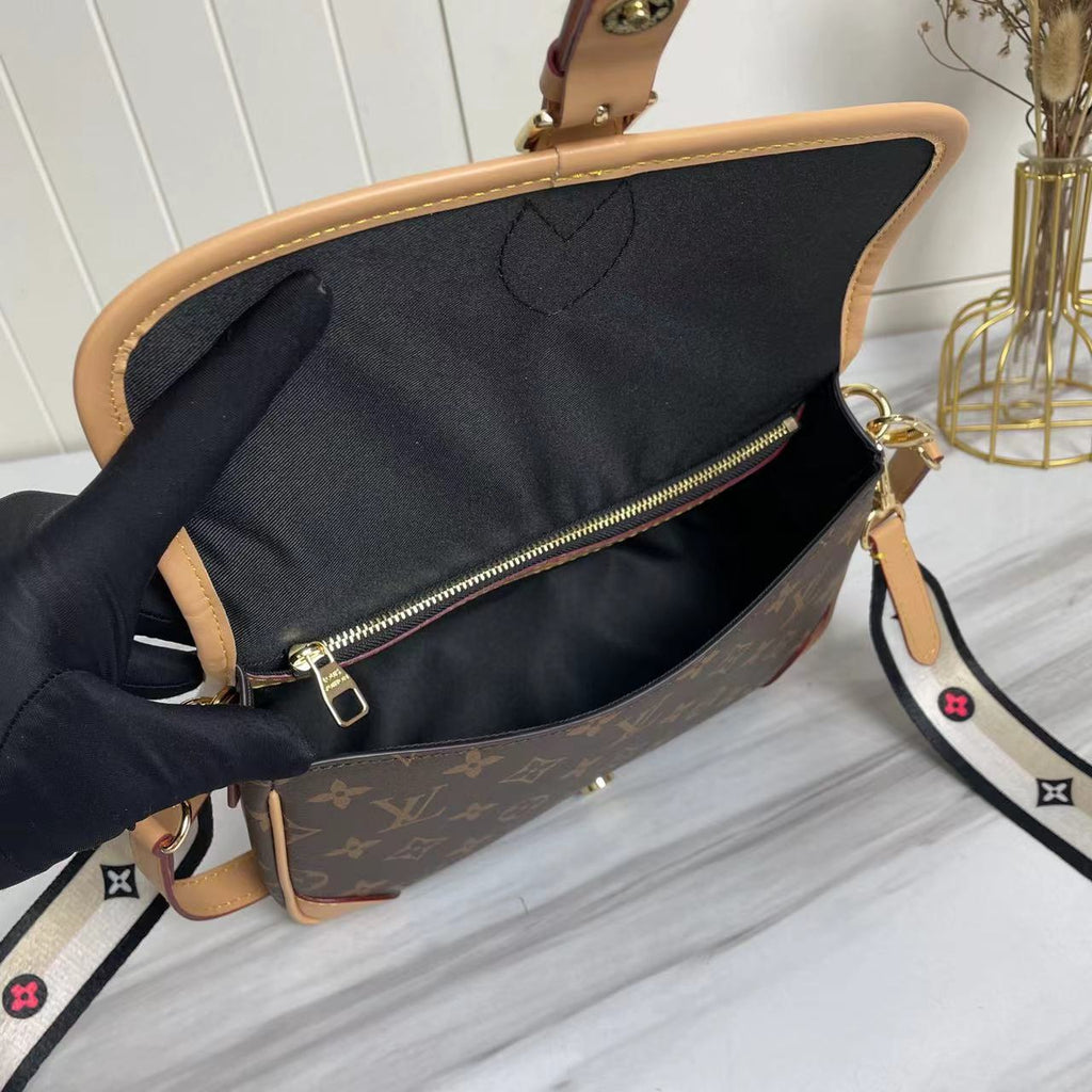 B12X73E28 Popular leather bag 