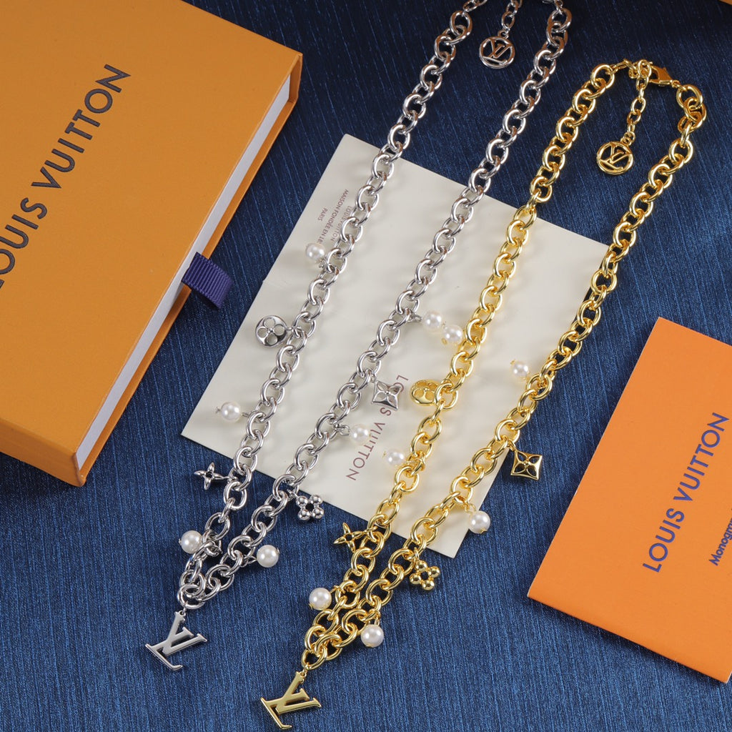 X1R75E32X Popular   Necklaces .