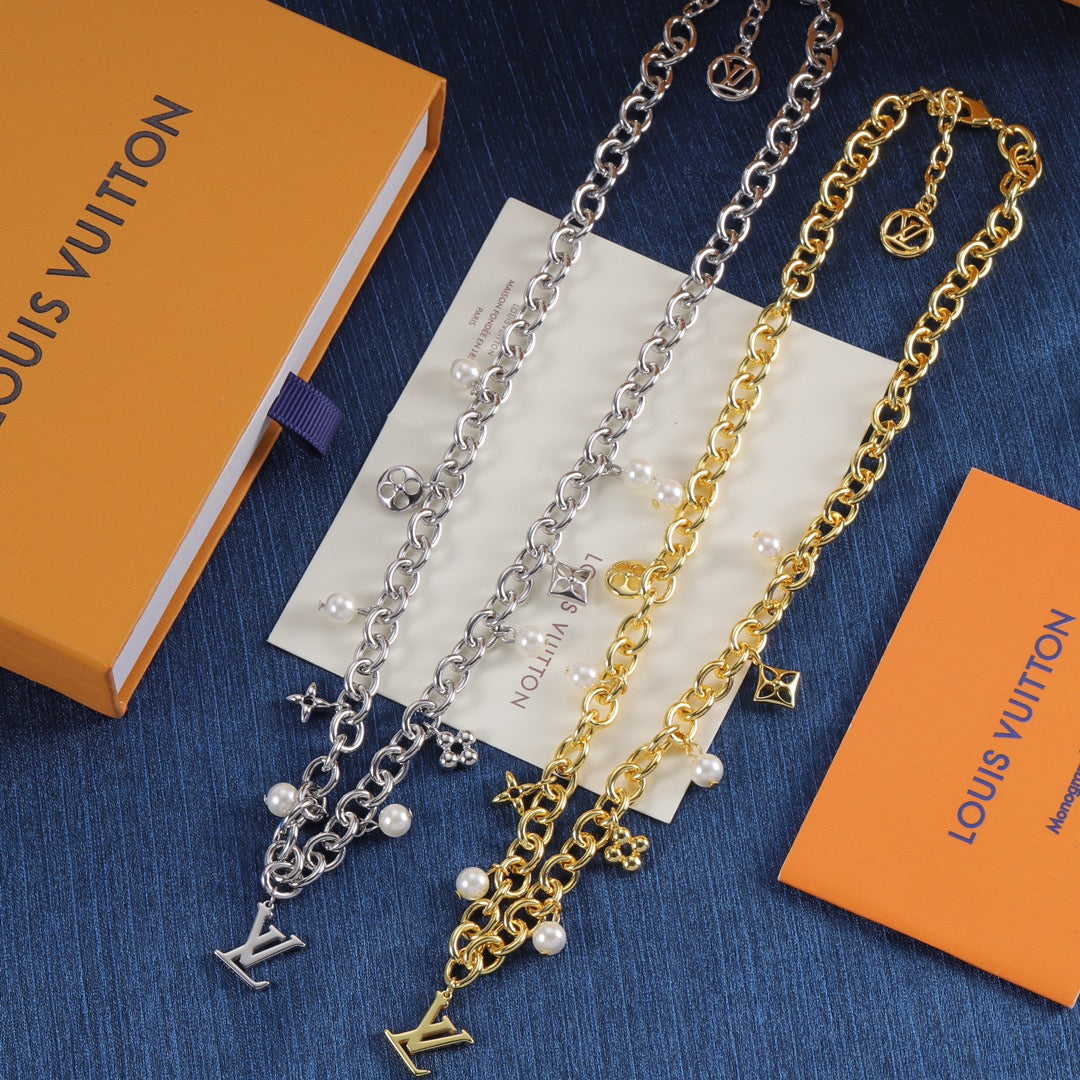 X1R75E32X Popular   Necklaces .