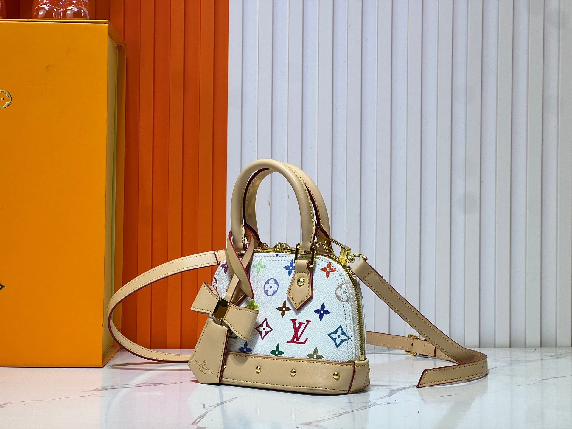 B1P46E104 Popular leather bag