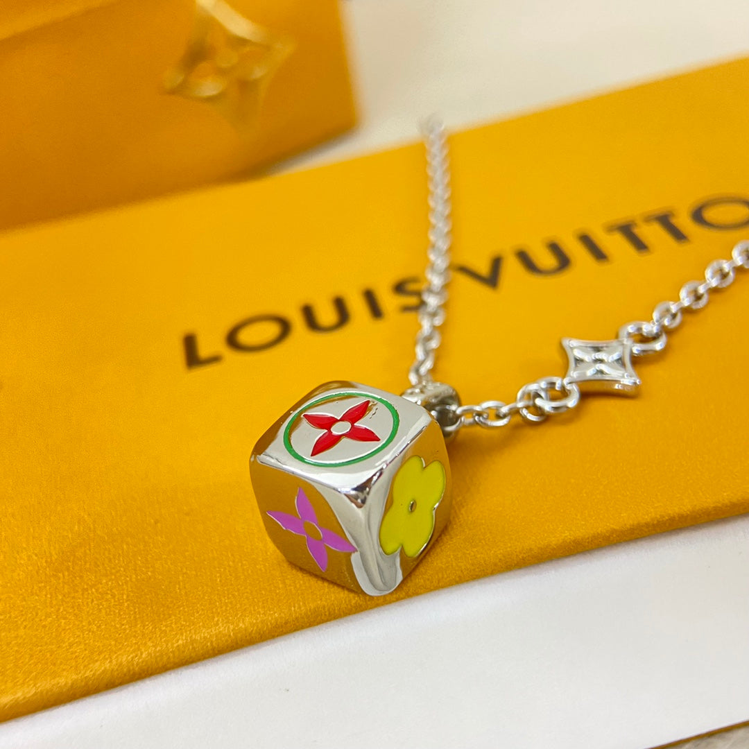 X1Q85E214X Popular Necklace