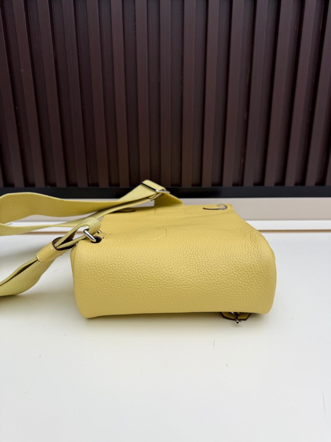 B1P36H46 Popular leather bag