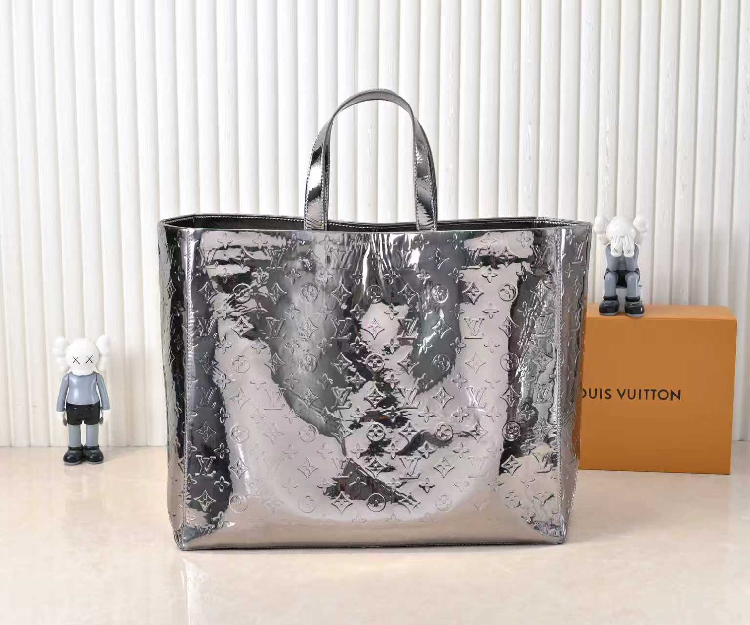 B1P46E82 Popular leather bag