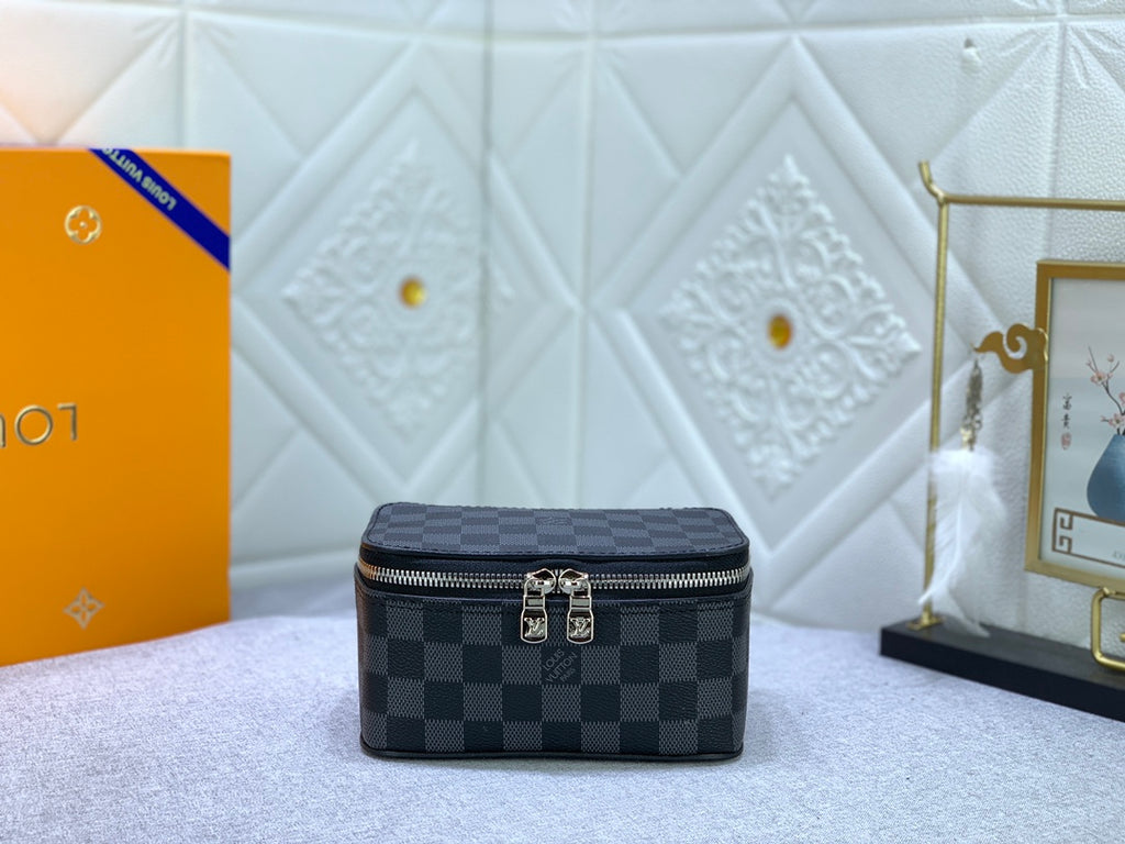 B1X34E272 Popular  leather bag 