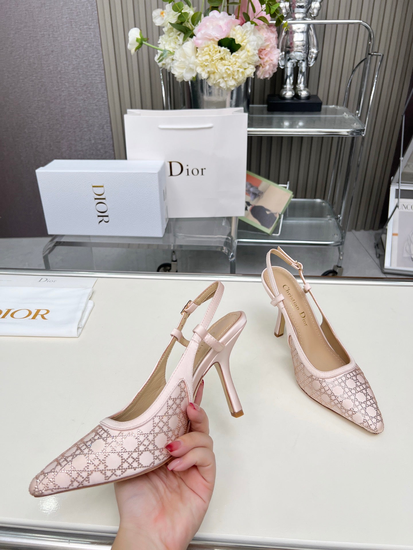 Z2Q95D116 Popular high-quality leather  High heels