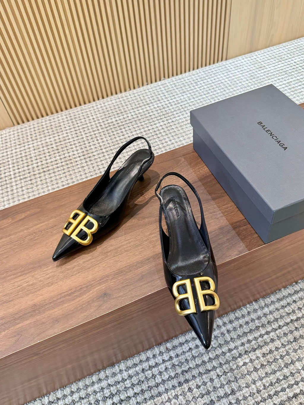 Z2Q55J45 Popular  leather High heels