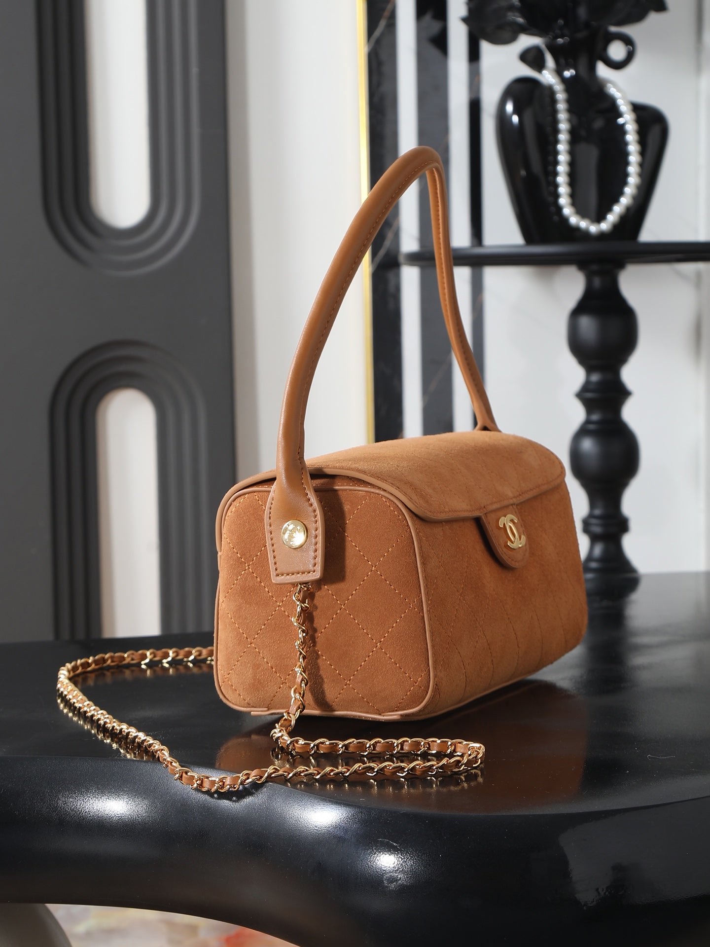 B1R76C22 Popular leather bag