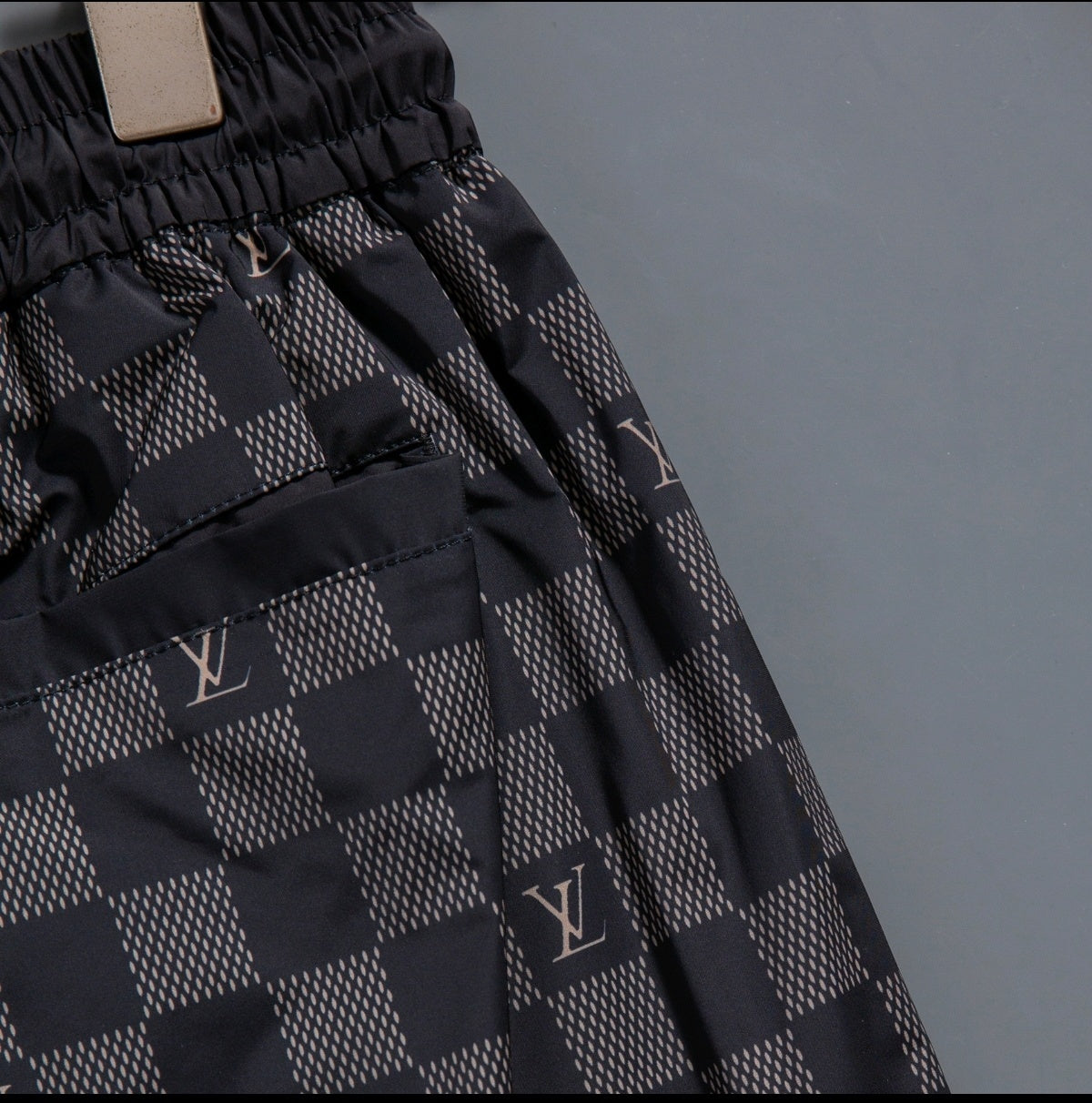 U1N36E23 Popular shorts