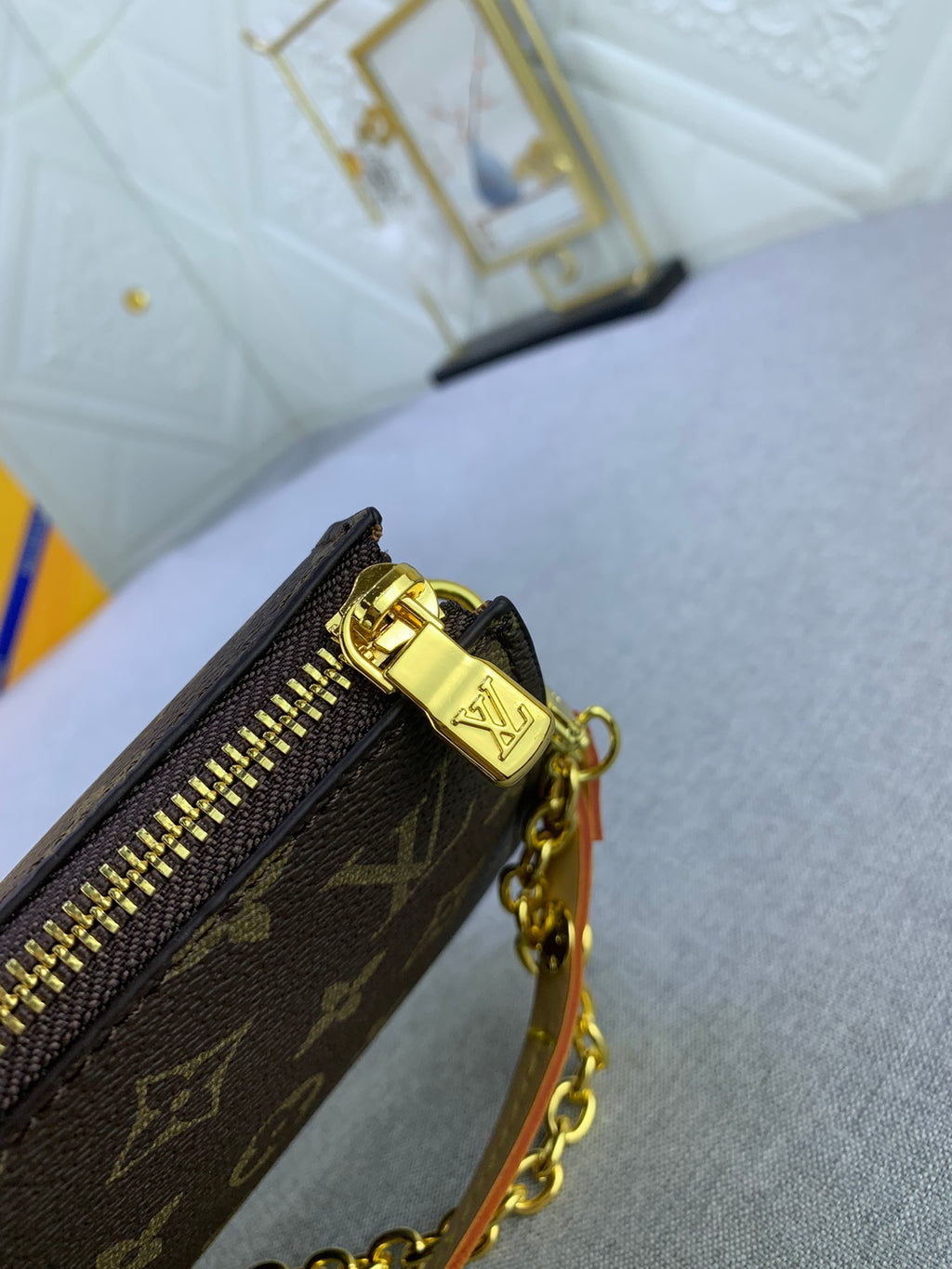 B1X34E275 Popular  leather bag 