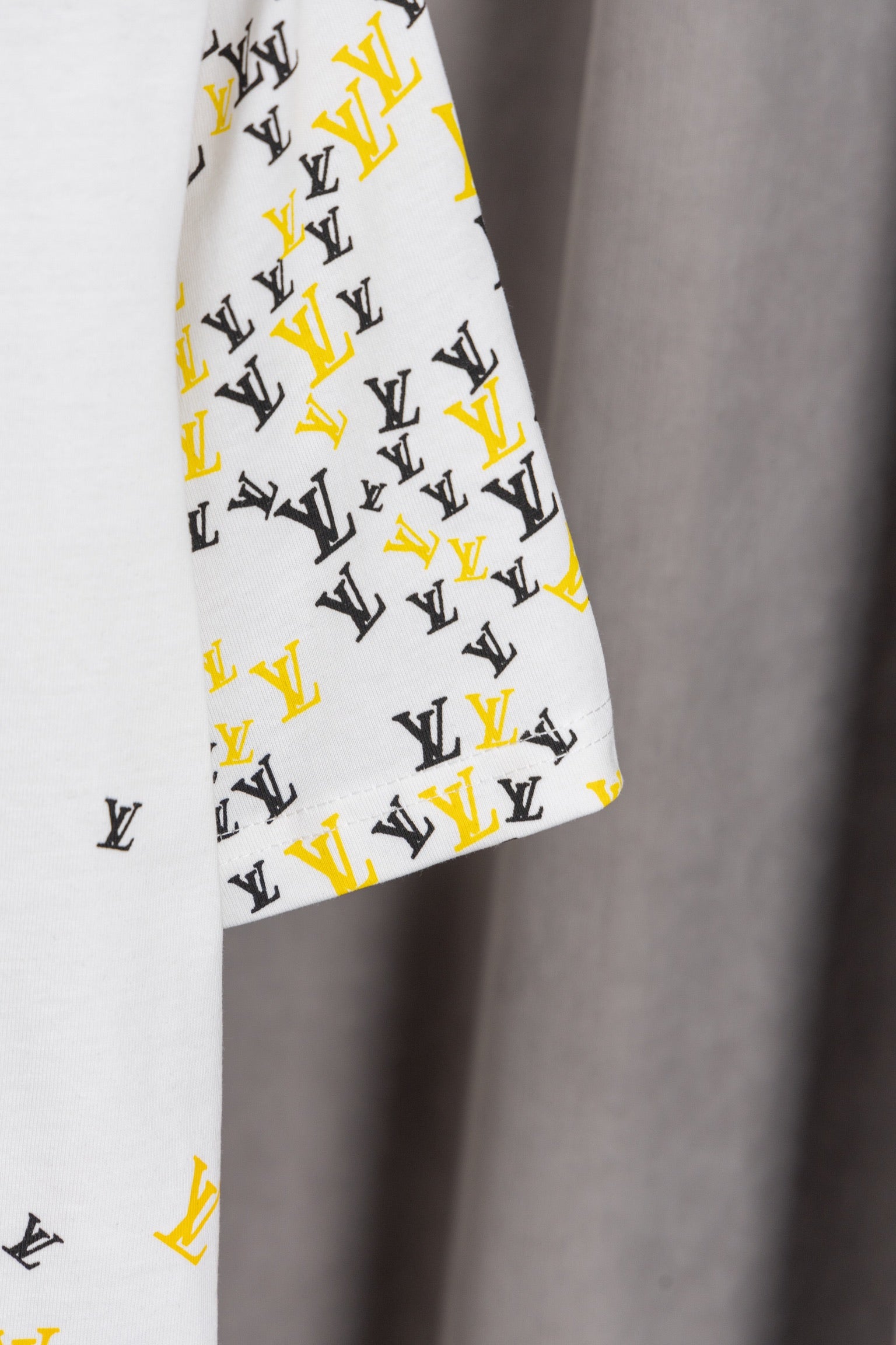 U1W25E1  Popular T-shirts
