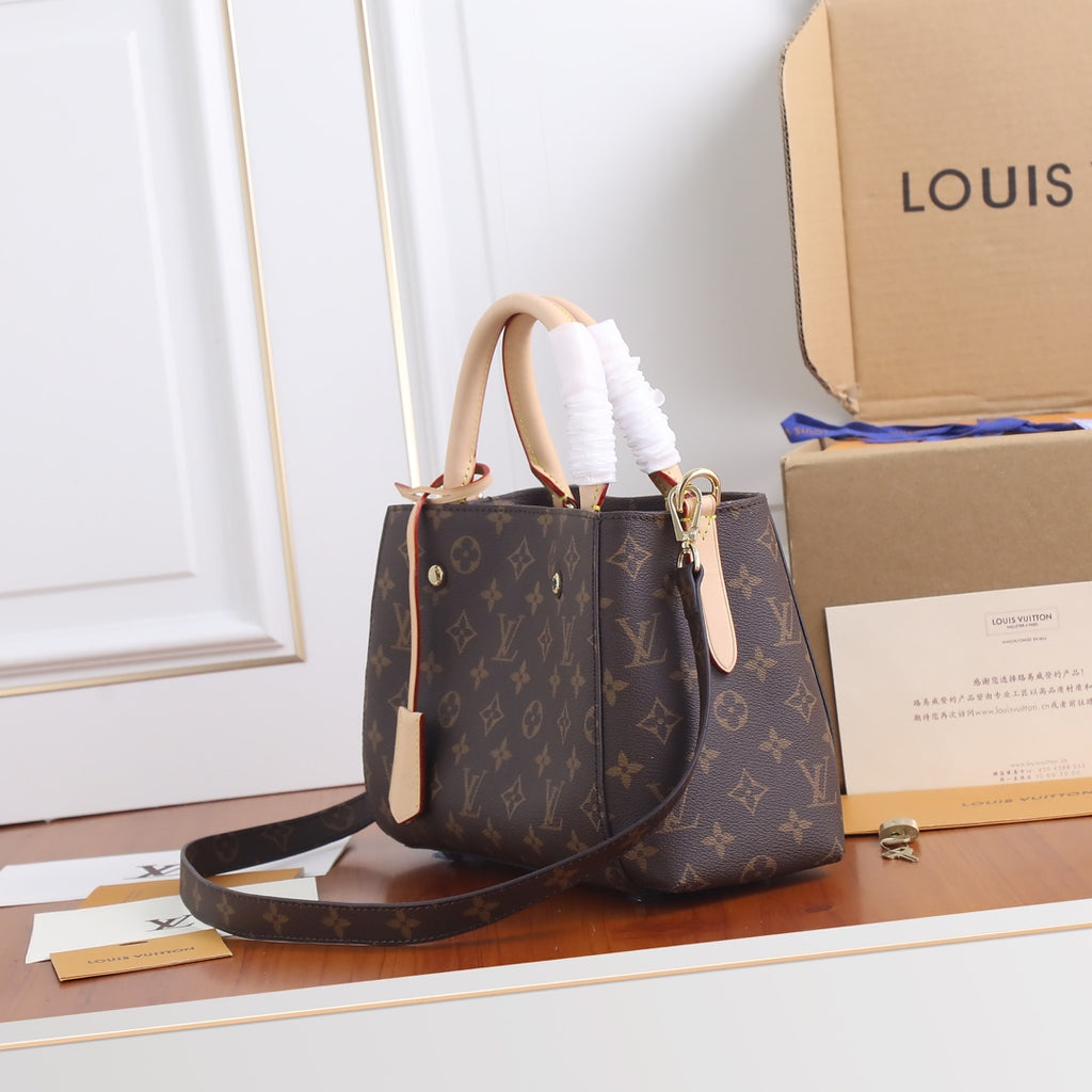 B12X44E317 Popular   leather bag 