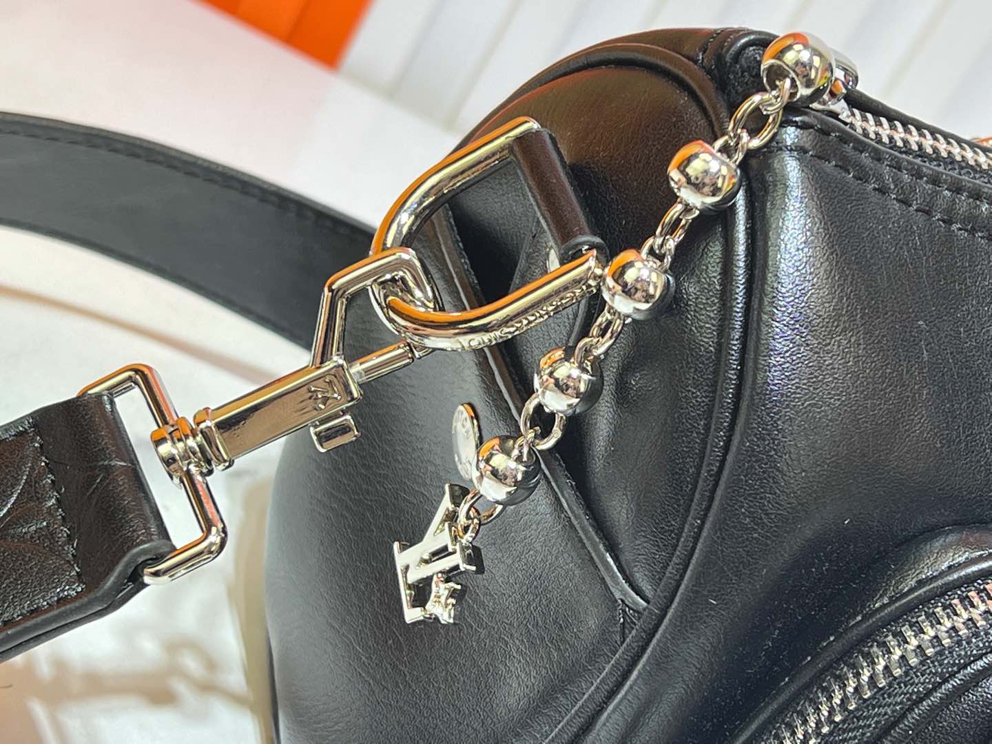 B1W15E39 Popular  leather bag