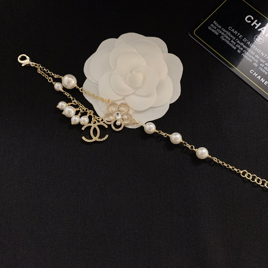 X1Q85C137X Popular Necklace. Bracelets