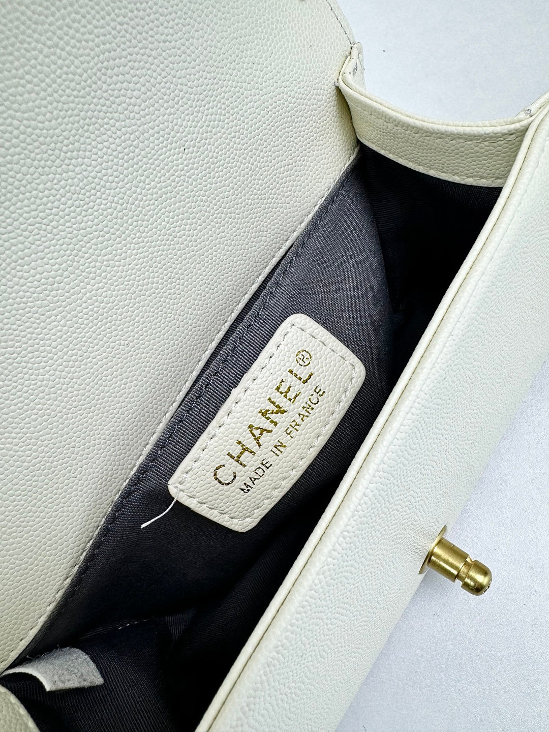 B1P36C17 Popular Caviar leather bag