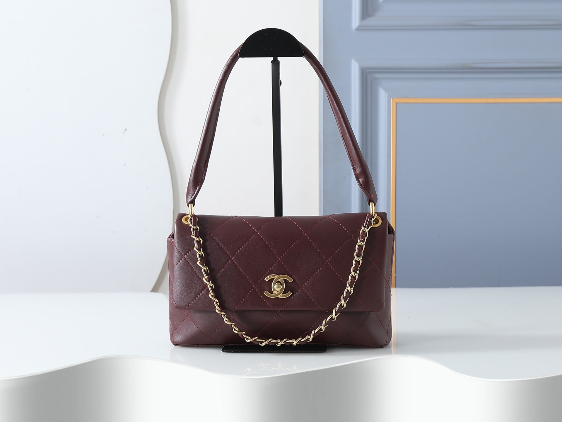 B1R76C28 Popular leather bag
