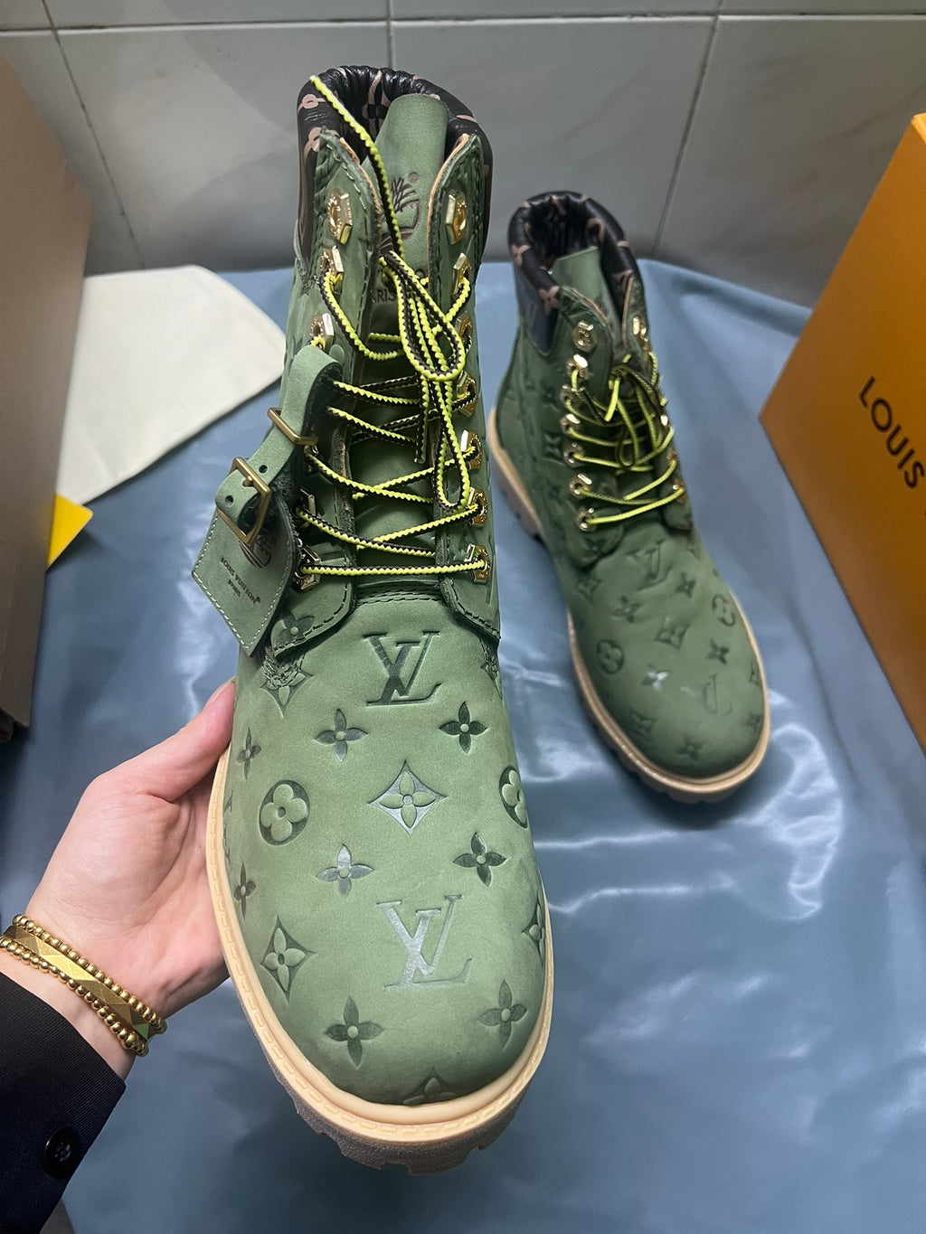 Z2Q105E382 Popular high-quality leather Boots