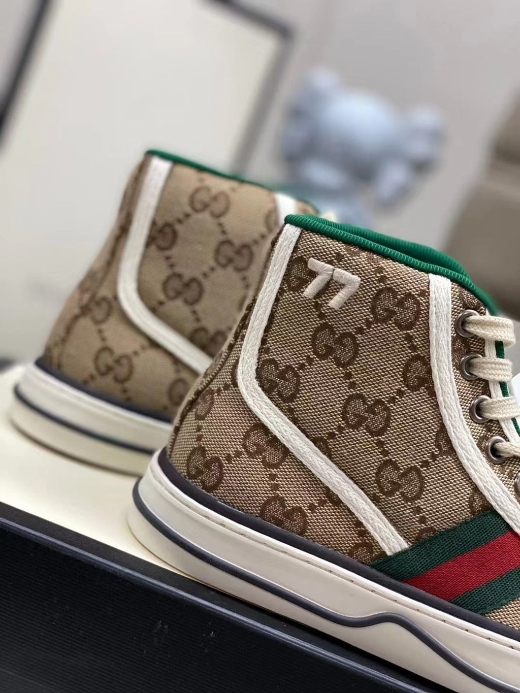 Z2YB47 Popular shoes