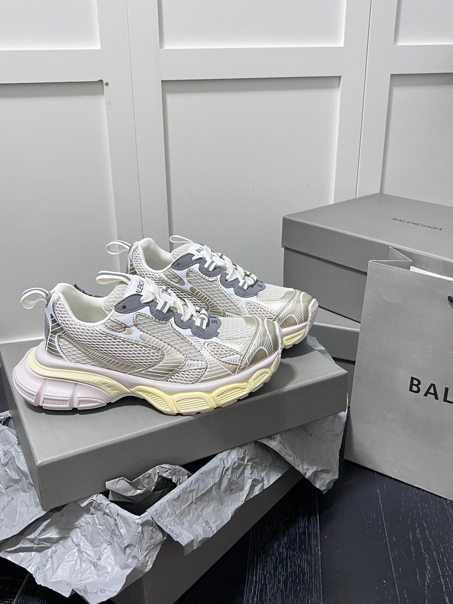 Z1Z54J115 Popular shoes