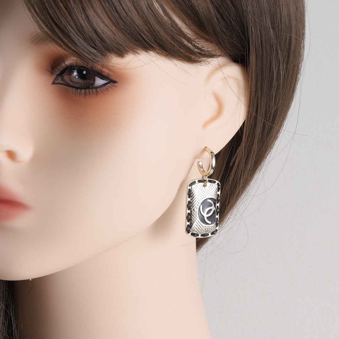 X1Z54C311E Popular Earrings