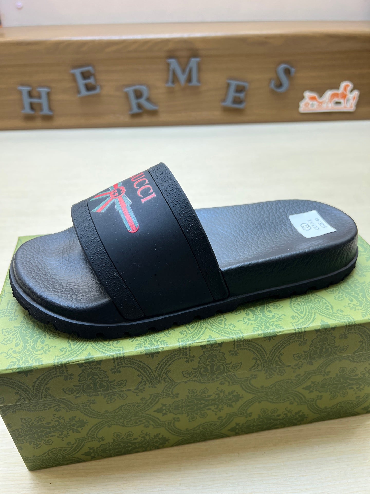 Z5R66B28 Popular Slippers