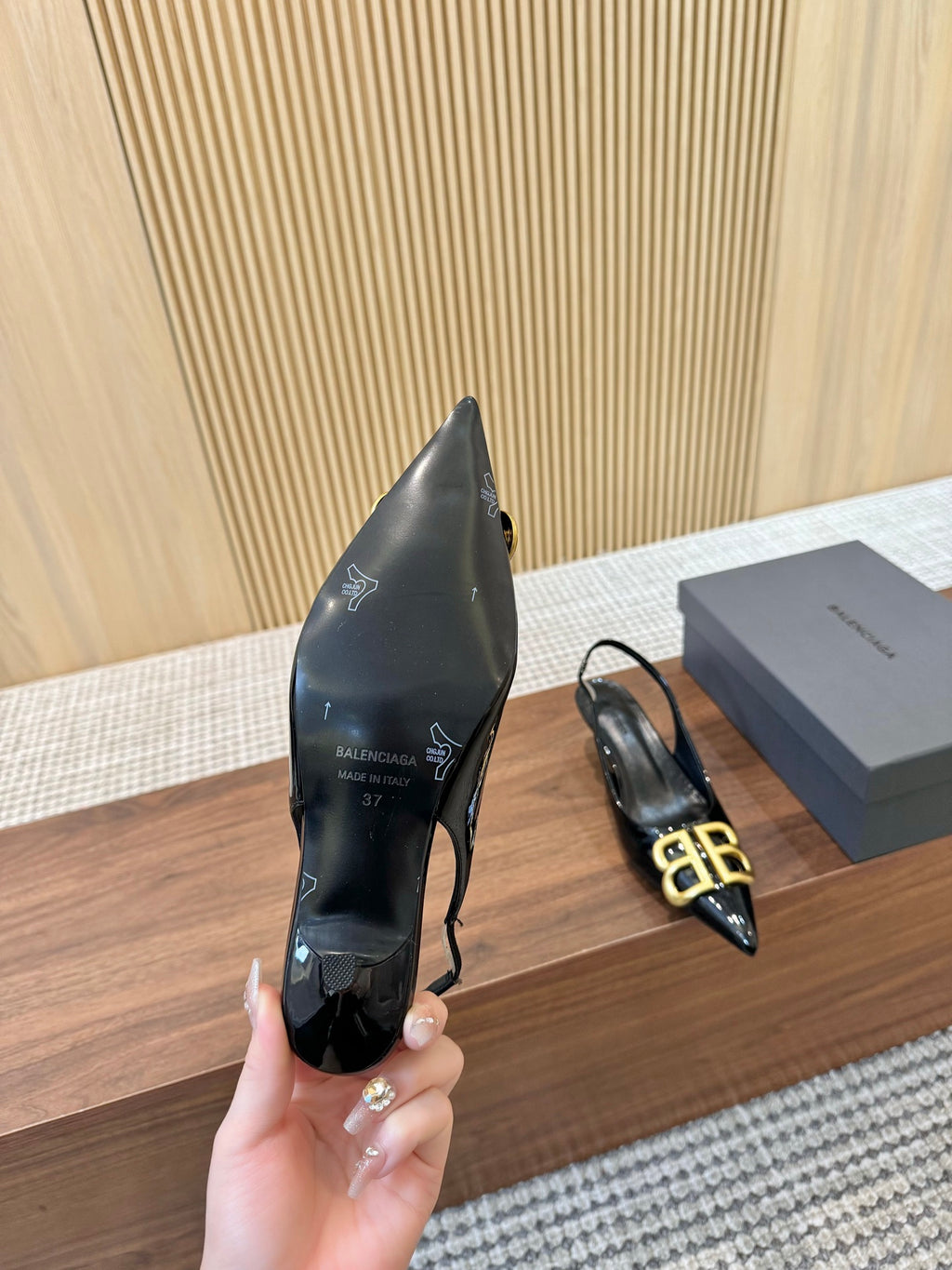 Z2Q55J45 Popular  leather High heels