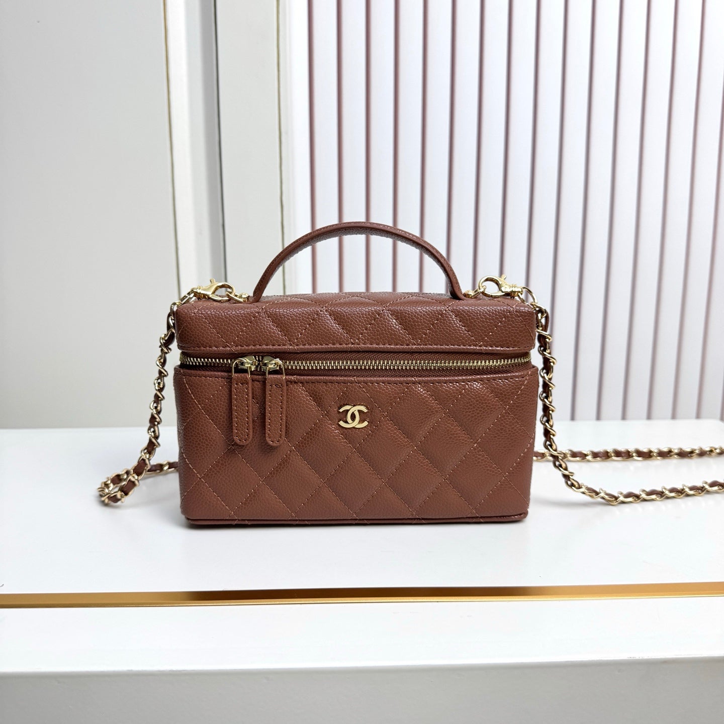 B1X66C19  Popular leather bag