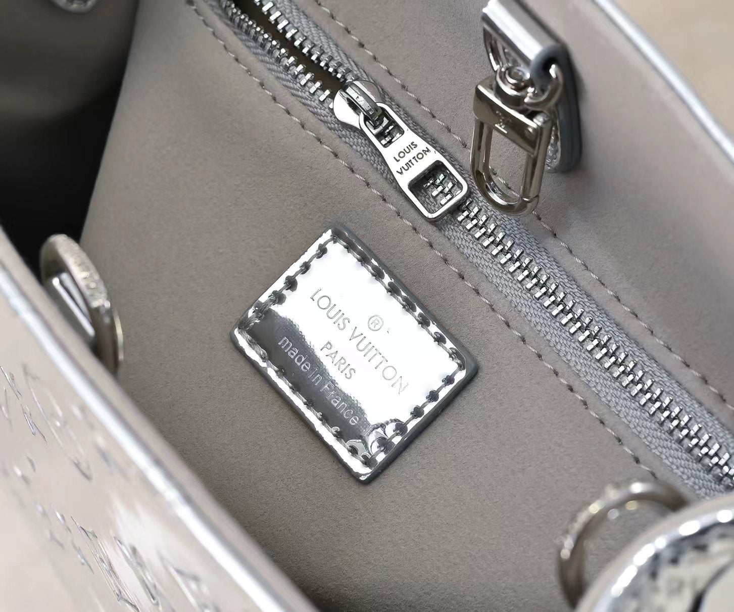 B1P36E36 Popular leather bag