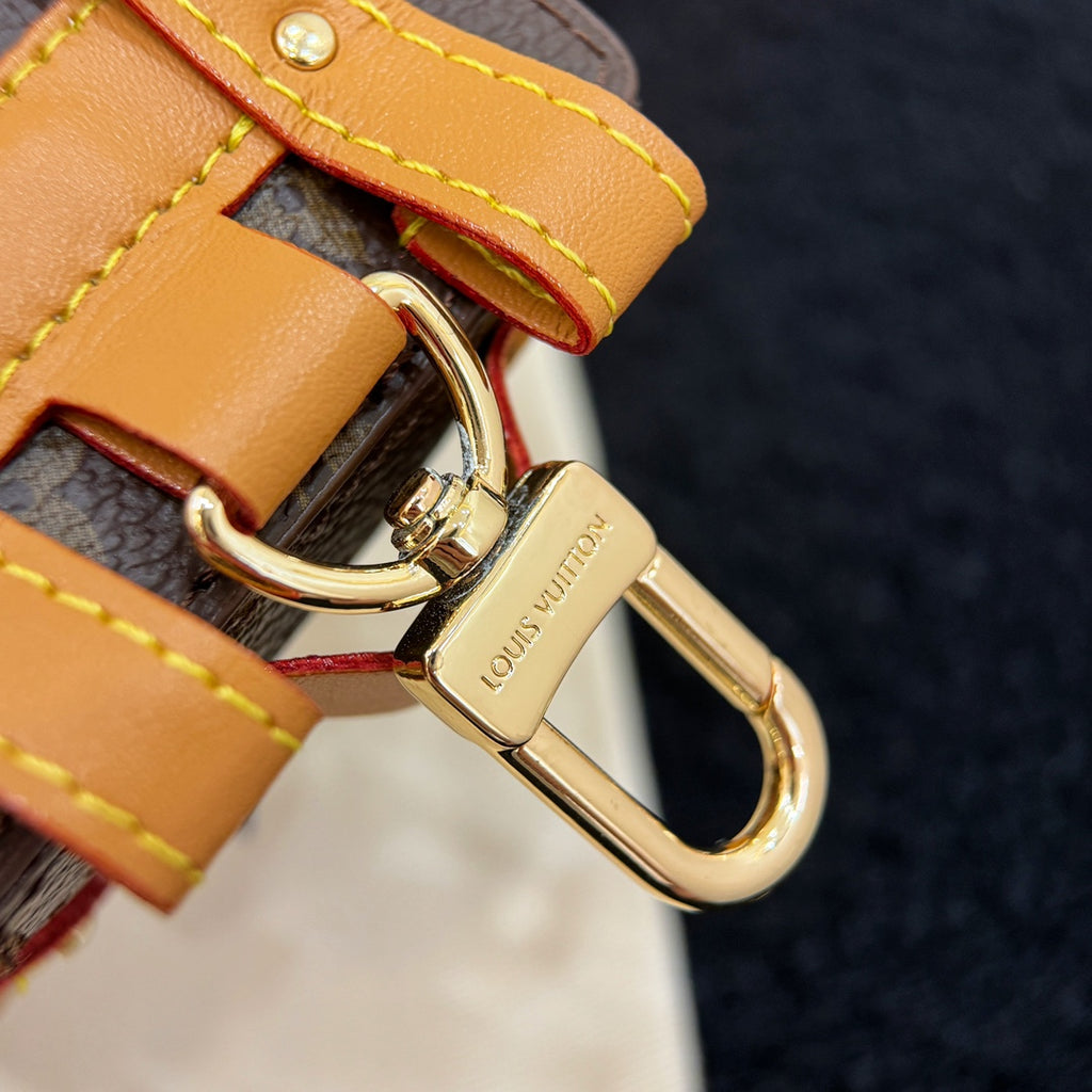 A1Z105E10 Popular bag 's charms accessories