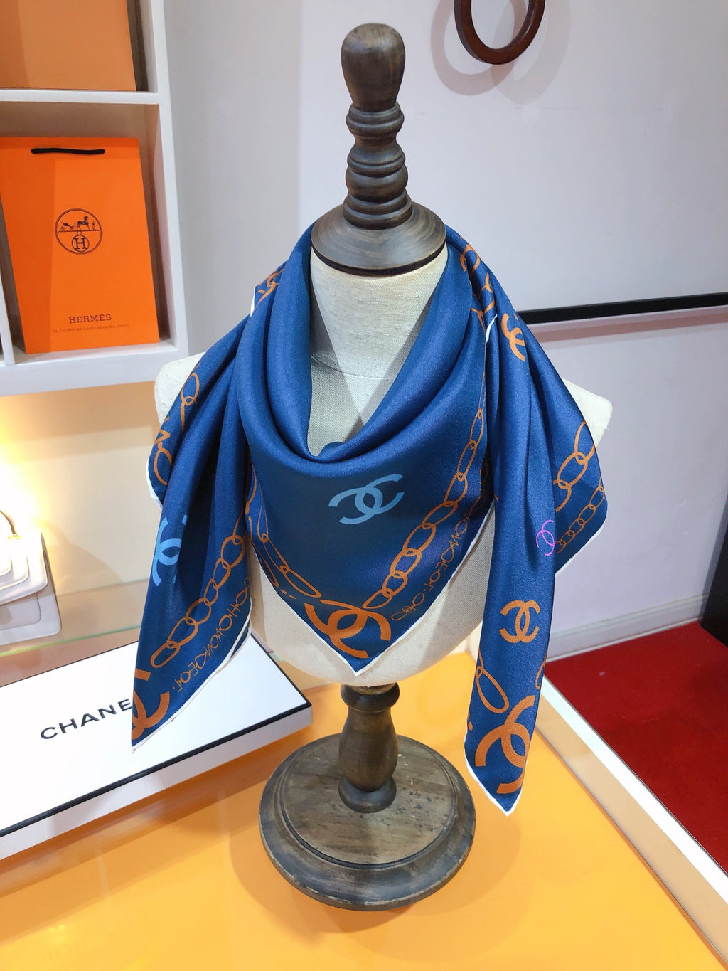 W1N46C13 Popular Silk Scarve