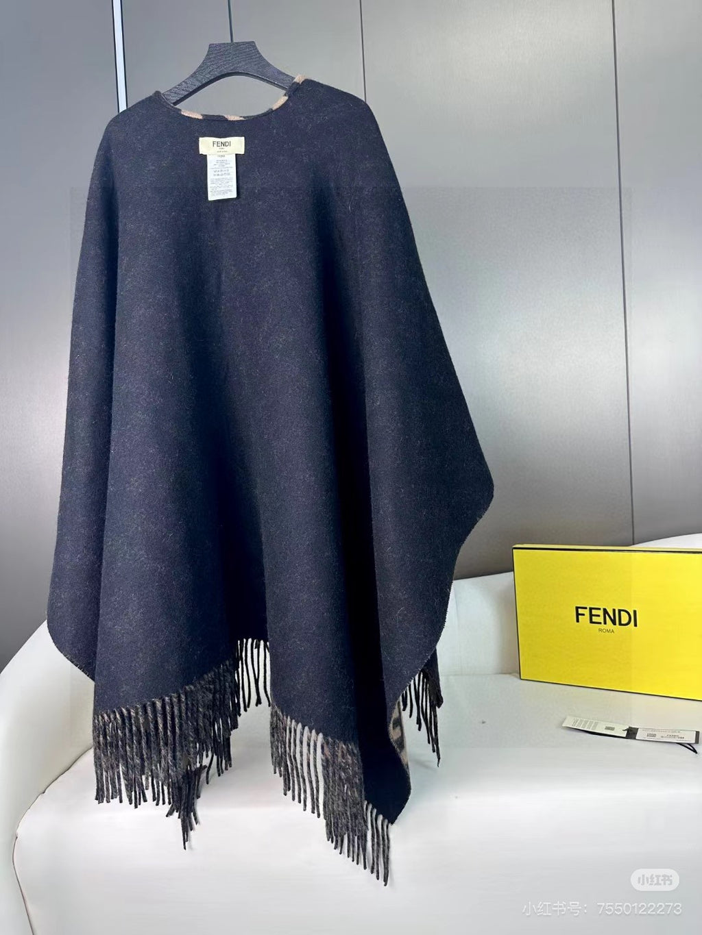 W1R86F19 Popular cape