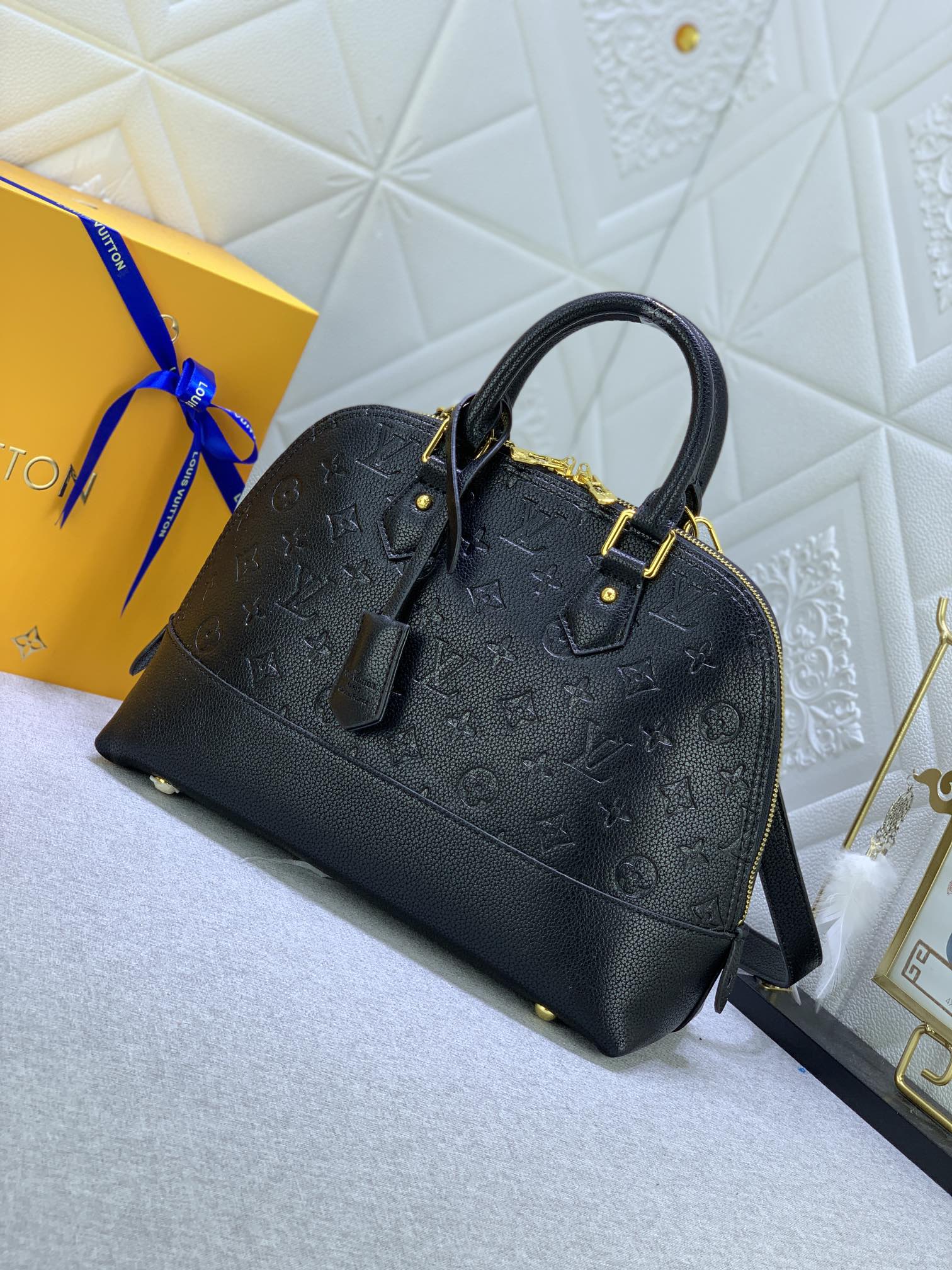 B12X44E319 Popular  leather bag 