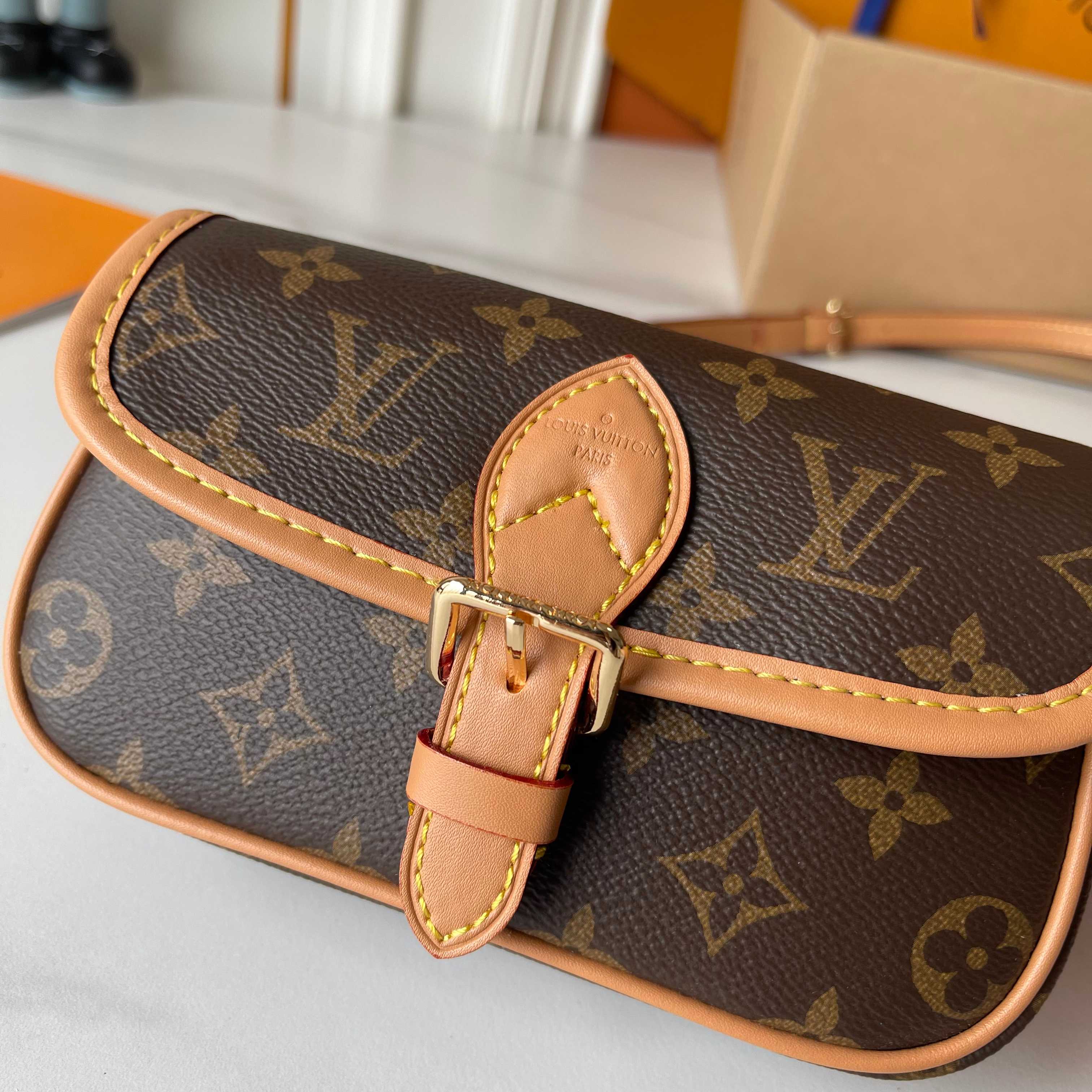 B1P36E37 Popular leather bag